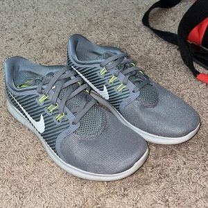 Nike Free Runs - Women’s size 7 - NEW